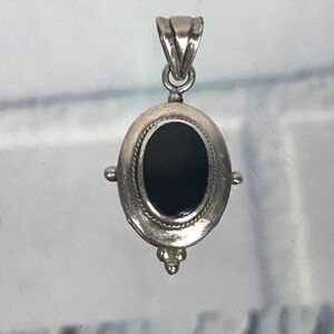Vtg Sterling Silver Oval Onyx Artisan Pendant